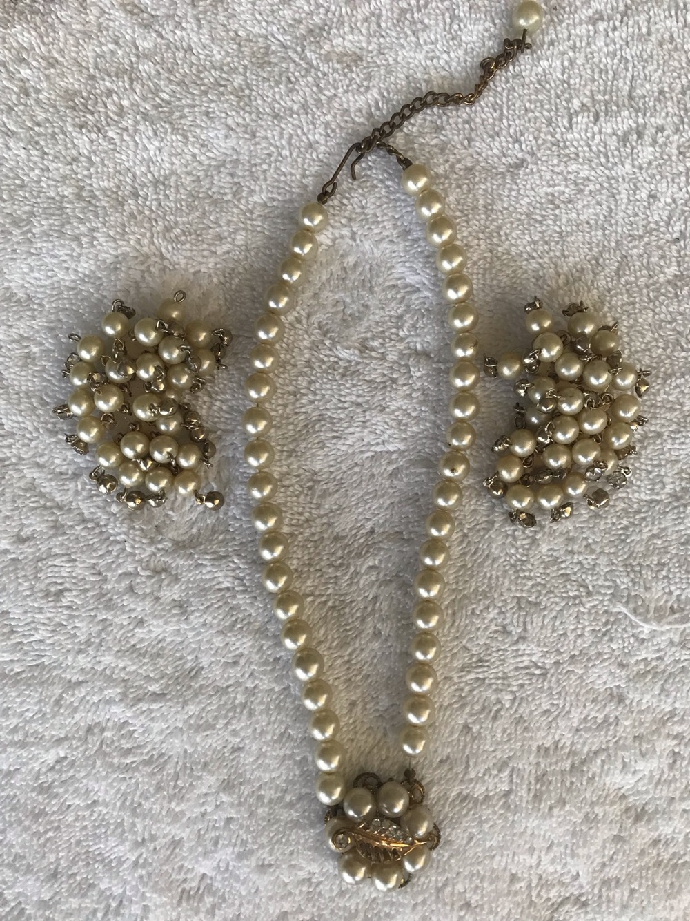 Vintage Classic Cream Pearl Necklace and Clip-On Earrings Set